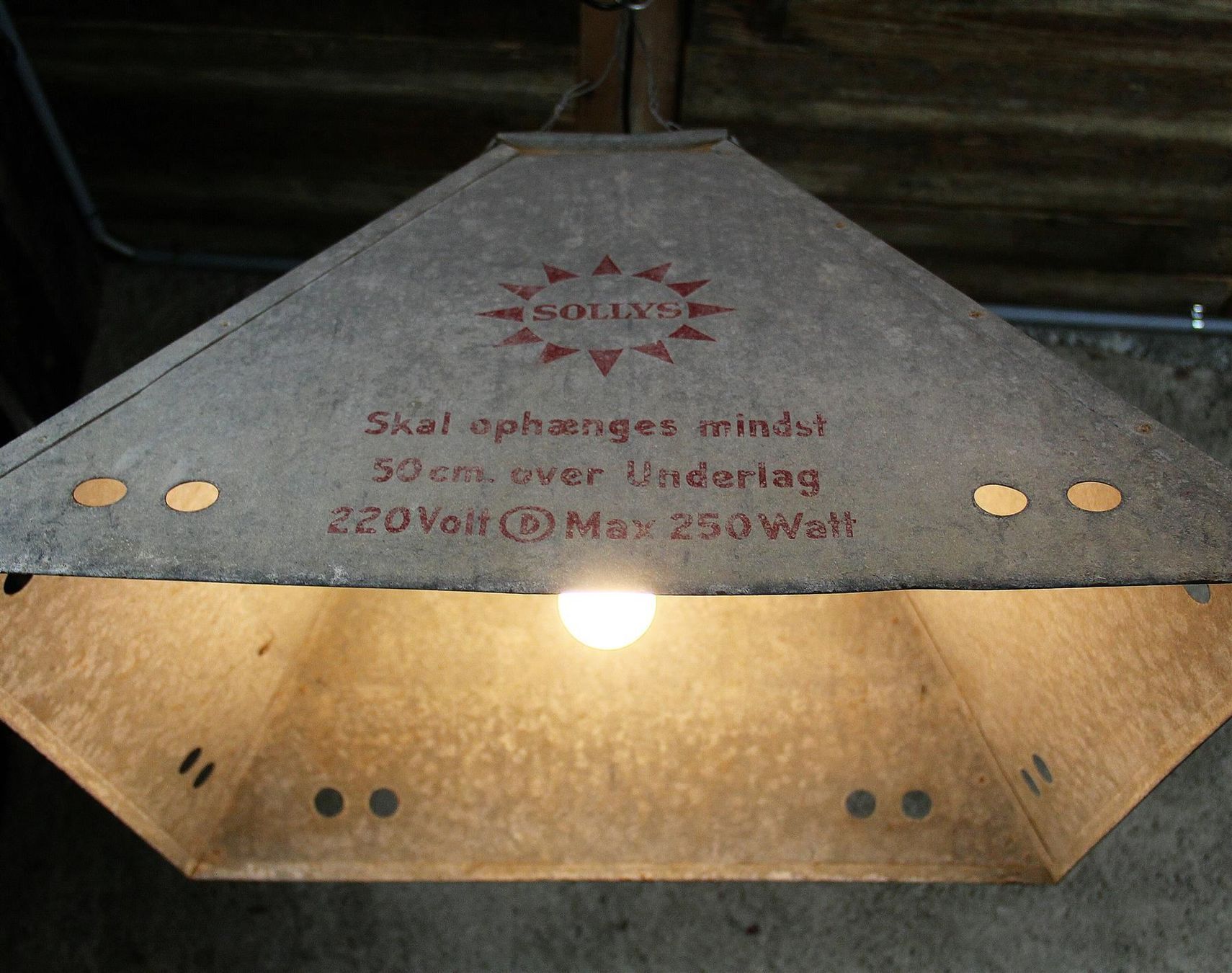 Lampade: Industrielampe, Fabriklampe, Hallenlampe – Usato da Birrwil venduto da brandschatz_birrwil 2