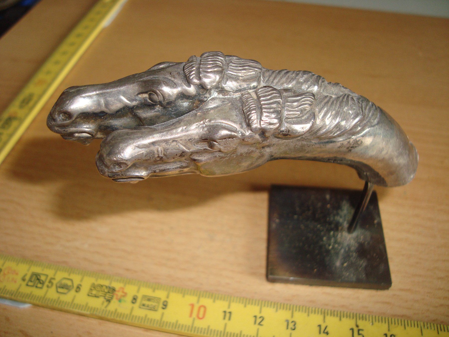 Figurines: Antiker Stockgriff Pferdeköpfe – D'occasion à Vordemwald par tinumesser