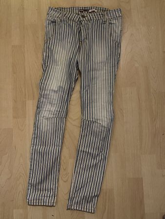 Gestreifte Please Jeans