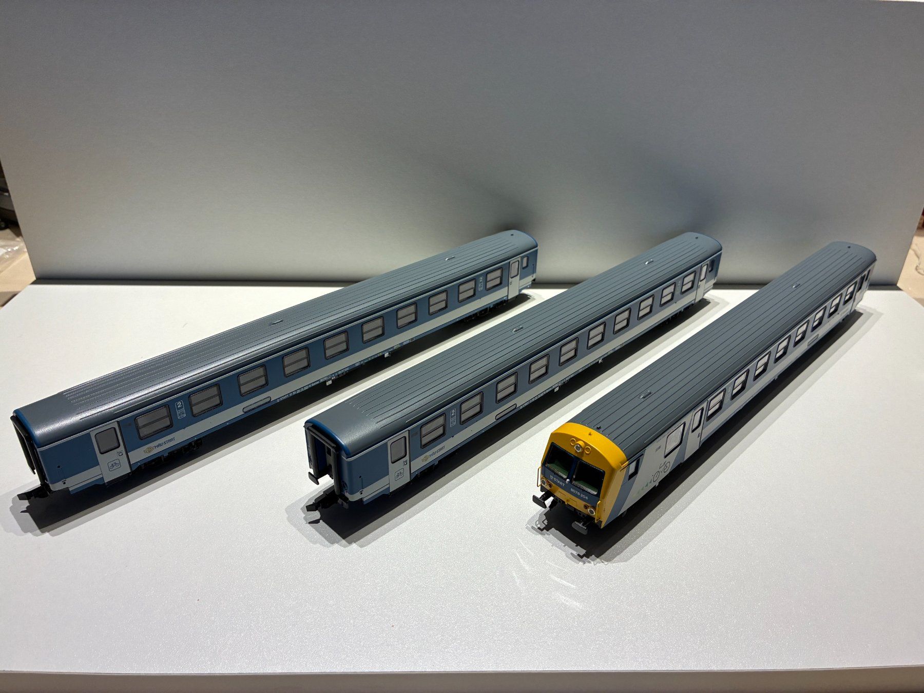 Roco Modelleisenbahnen: Roco 64658-64659-64664 - Composition MÀV-Start – Neu und originalverpackt aus Le Pâquier-Montbarry von Patroni0 1