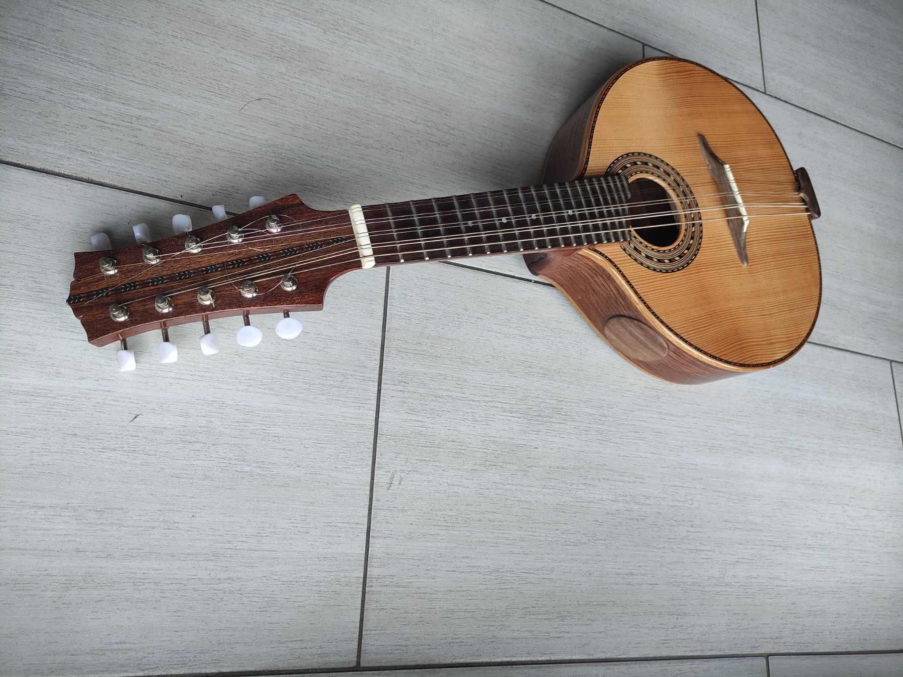 Strumenti musicali: 10-saitige Mandoline -  Luthier/Gitarrenbauer Ivan Rodrigues – Nuovo (secondo la descrizione) da Ruschein venduto da vin_9b8c