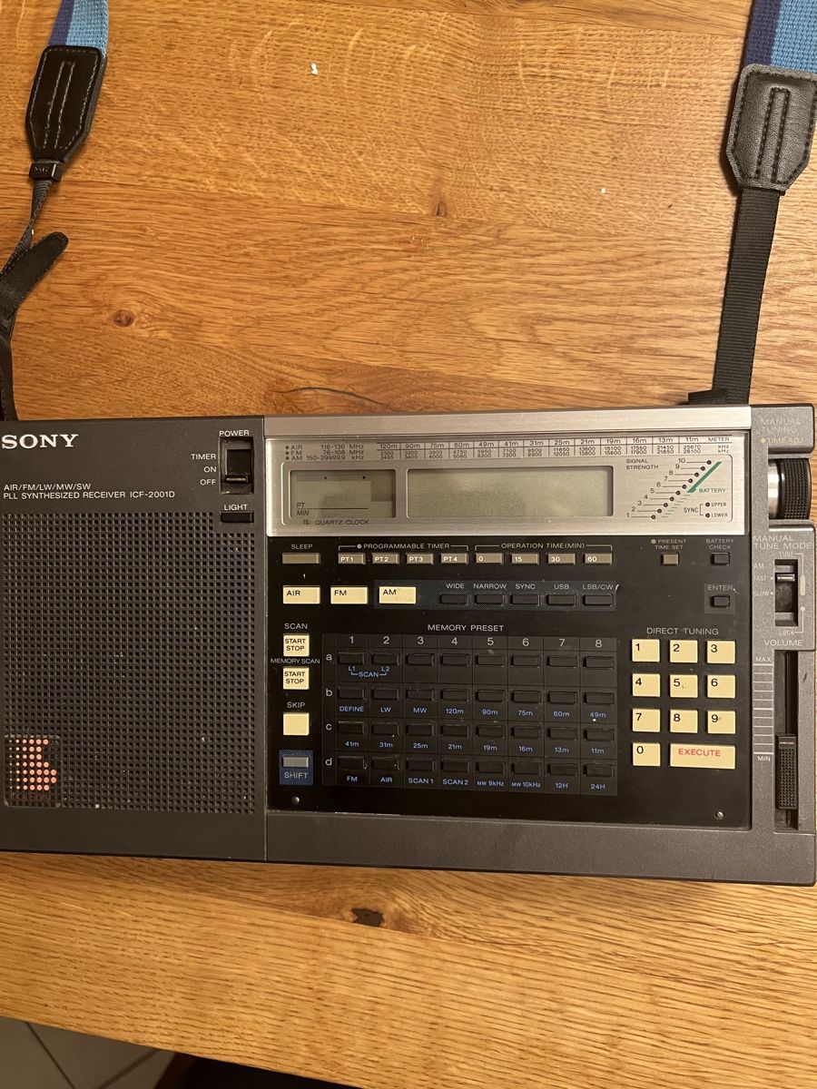 Sony Radios: Sony Weltempfänger 2001D- System  – D'occasion à Züberwangen par Arian3 1