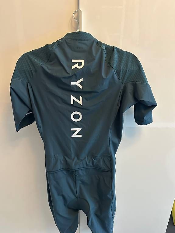 Completi: Ryzon Myth Trisuit Triathlonanzug L – Usato da Speicher venduto da bergfloh89 1