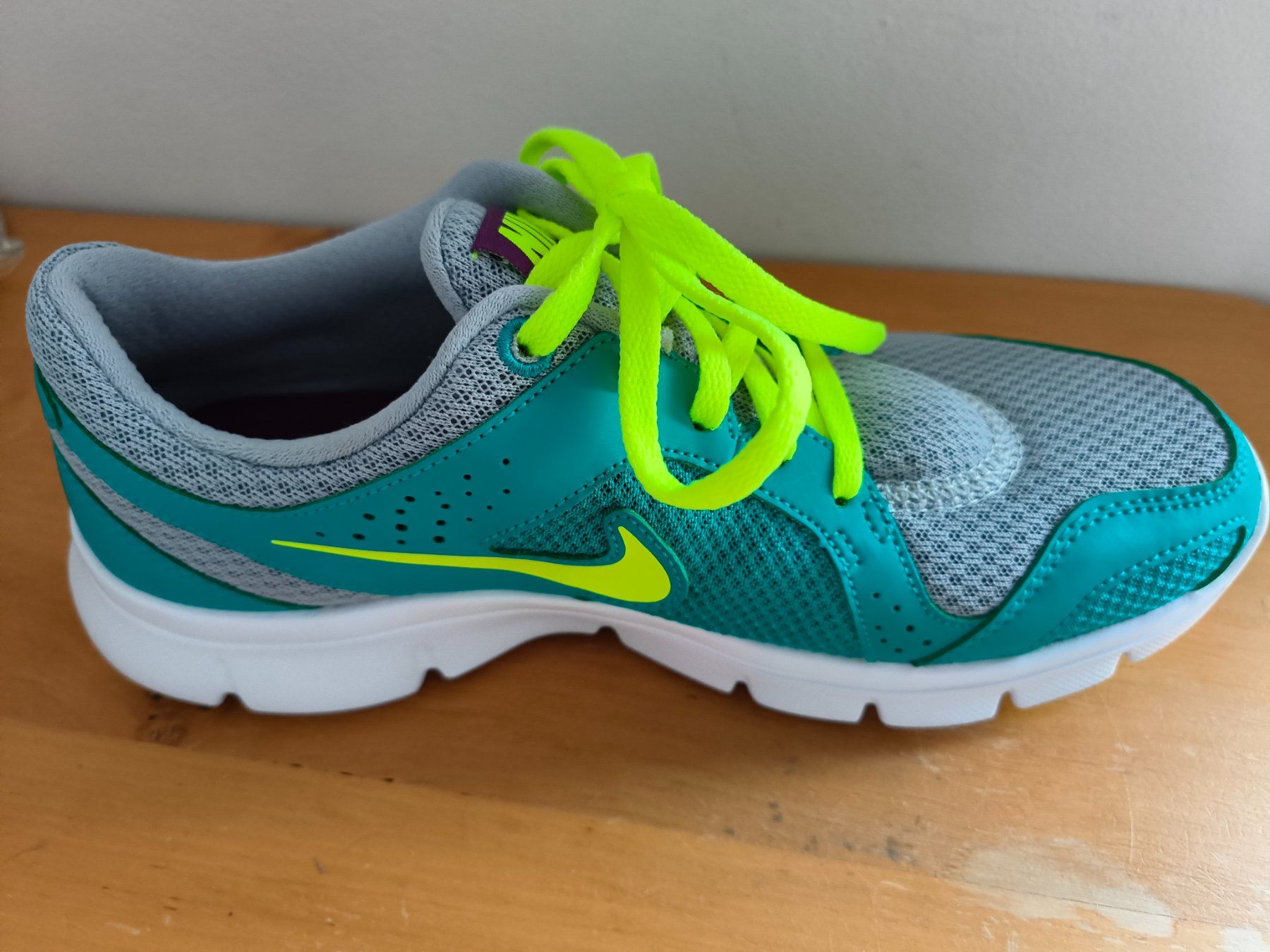 Nike Scarpe da donna: W NIKE FLX EXPERIENCE RN 2 MSL Gr. 37,5 – Nuovo e nell'imballaggio originale da Herisau venduto da dku_85hh 1