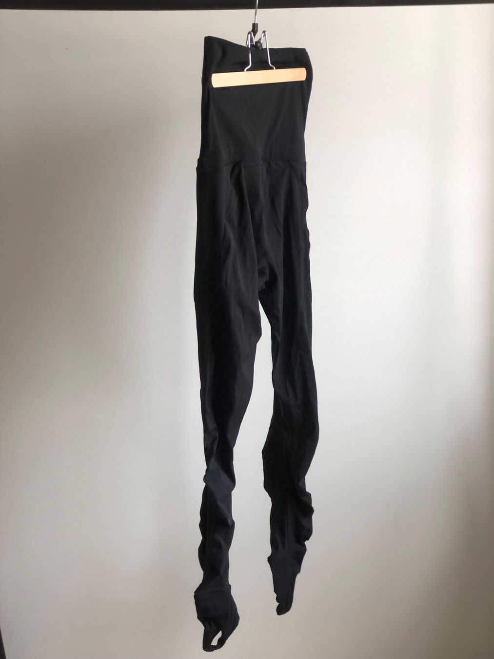 Stella McCartney Hosen: Stella McCartney Schwanger-Pilateshose, Gr. S – Gebraucht aus Unterägeri von Lerchemeerenge 1
