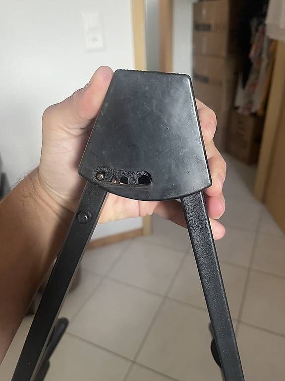 Supporti per strumenti musicali & leggii: Support (pied) pour guitare – Usato da Villars-Tiercelin venduto da karimus1888 2