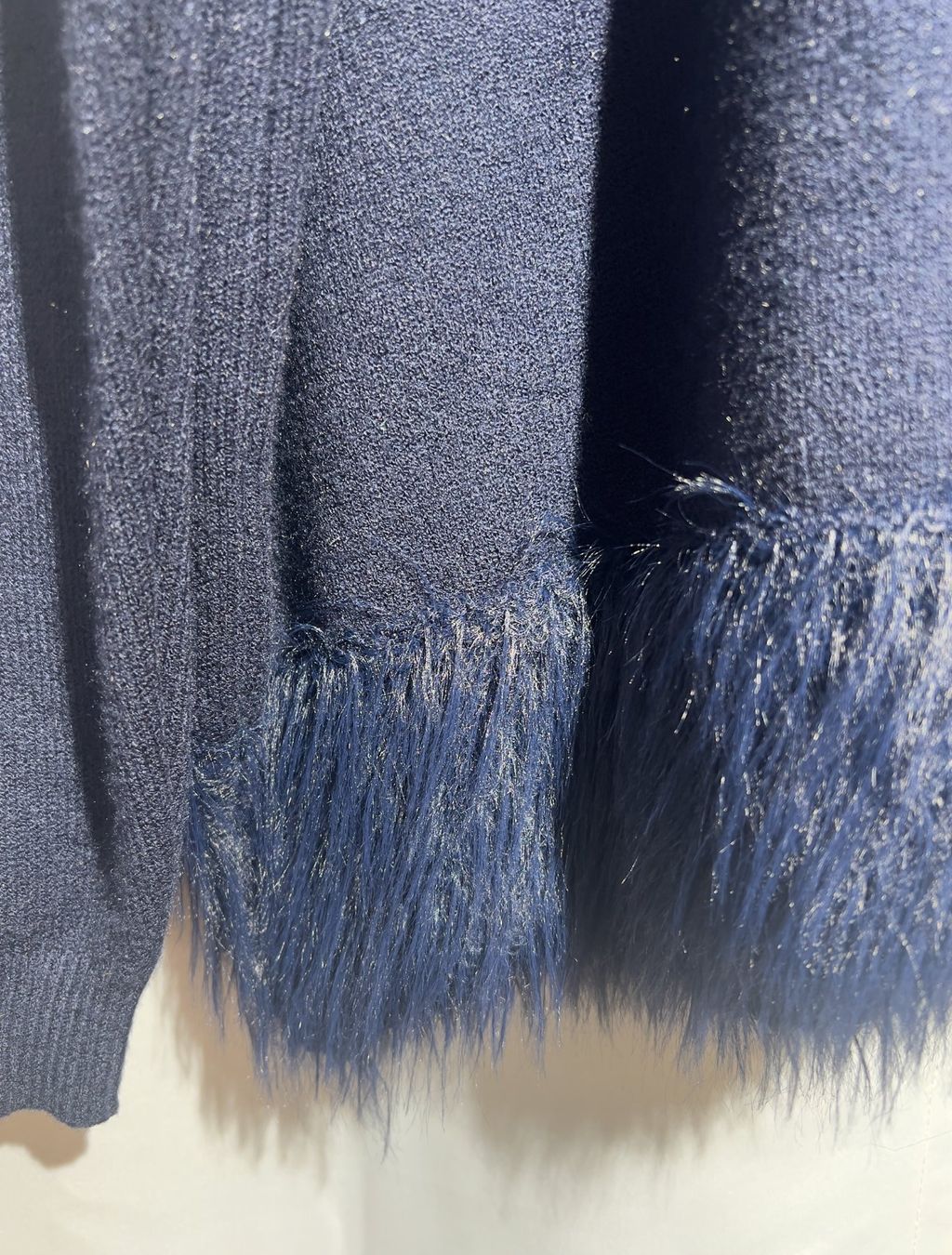Pulls & Sweat-shirts: Pullover dunkelblau mit FluFlu-Abschluss – Neuf avec emballage d'origine à Zürich par Naebeli 1