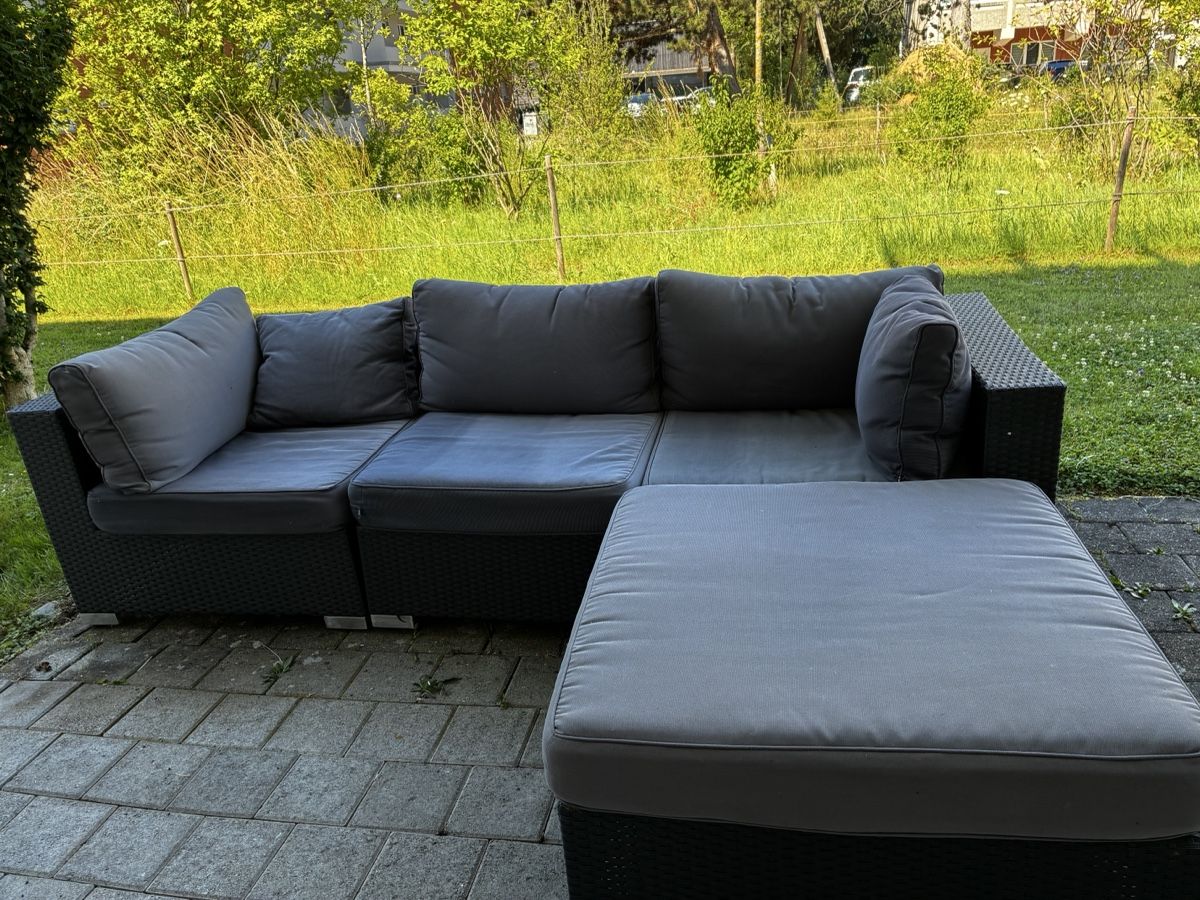 Sedie a sdraio: Outdoor Sofa Set mit Kissen – Usato da Volketswil venduto da Cypog