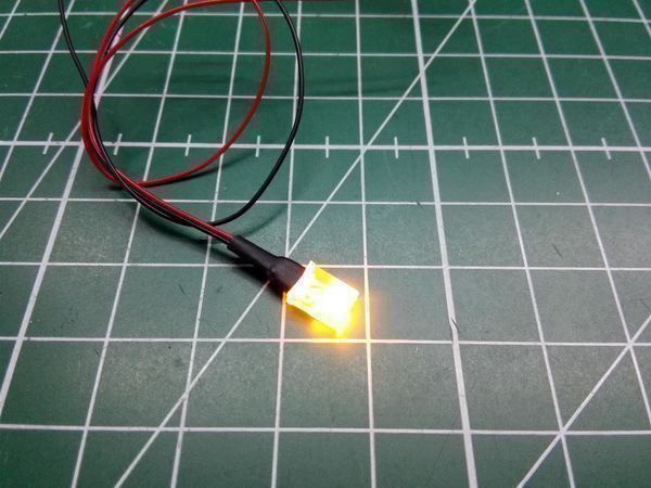 Componenti elettronici: Quader-LED 2x5x7mm, verkabelt gelb – Nuovo (secondo la descrizione) da Luzern venduto da Salefactory