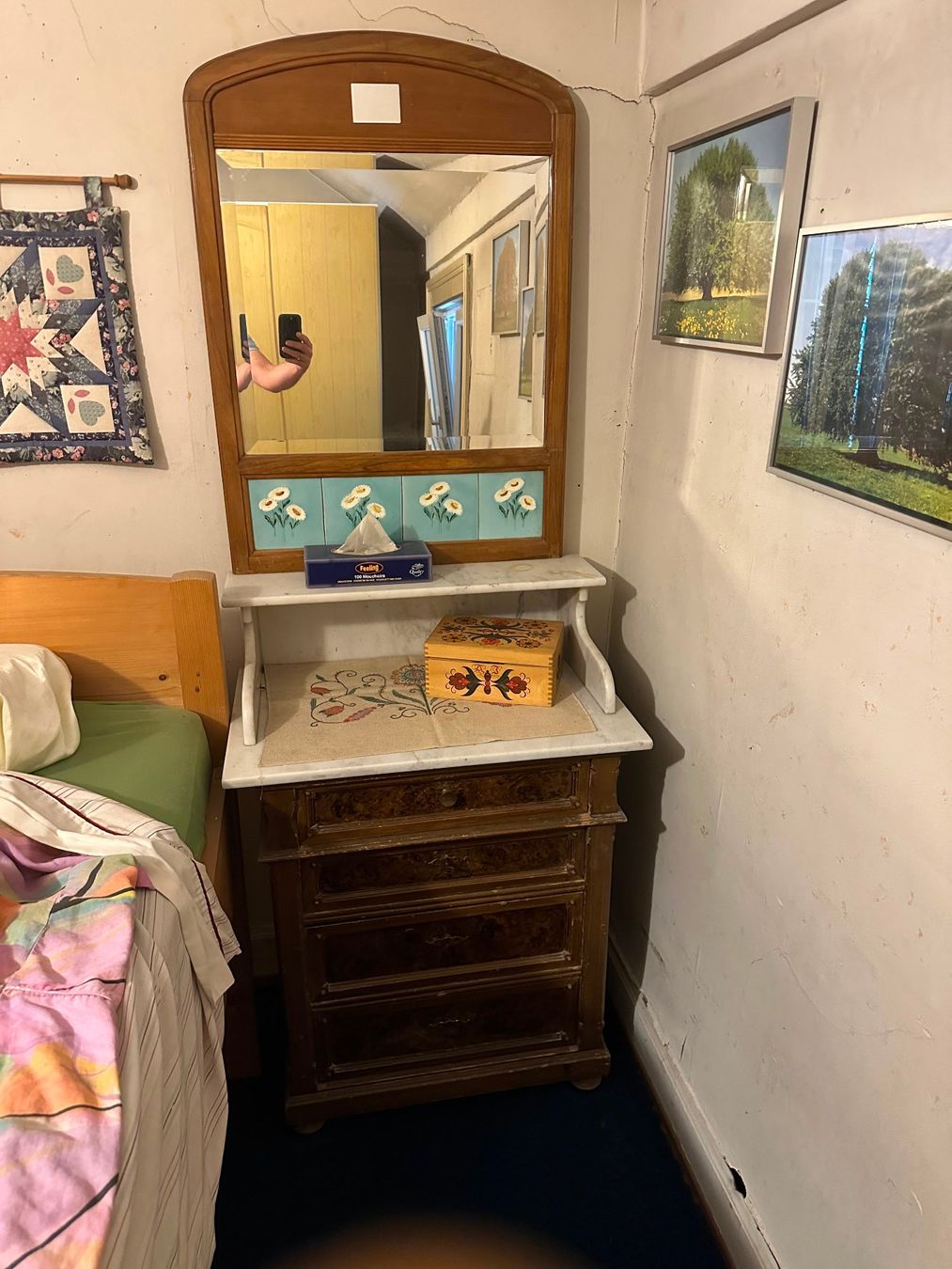 Commodes: Kommode mit Marmor – D'occasion à Fulenbach par Mschildi