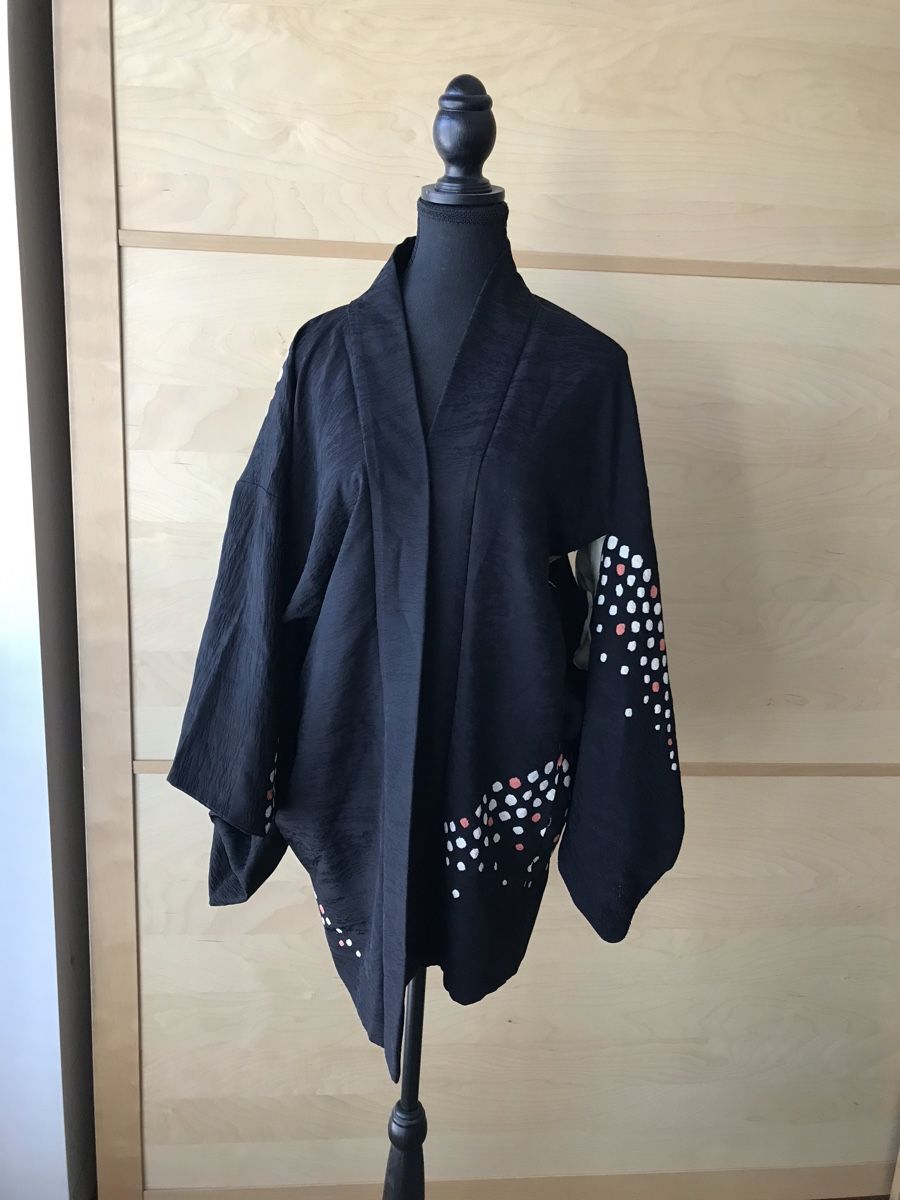 Kimono: Schwarzer Kimono mit speziellem Muster – Usato da Zürich venduto da Padmanabhan 3