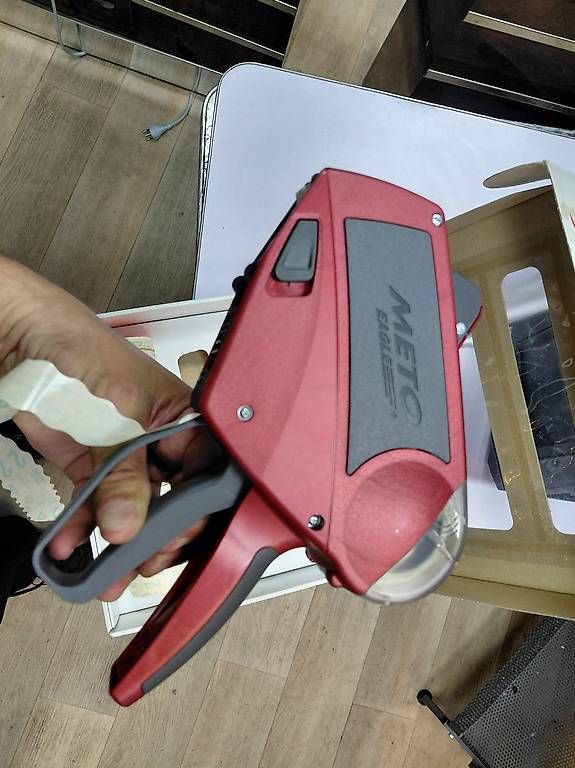Sticker: METO Preisauszeichner Eagle M, mit Etikettenrollen – Usato da Embrach venduto da mee 2