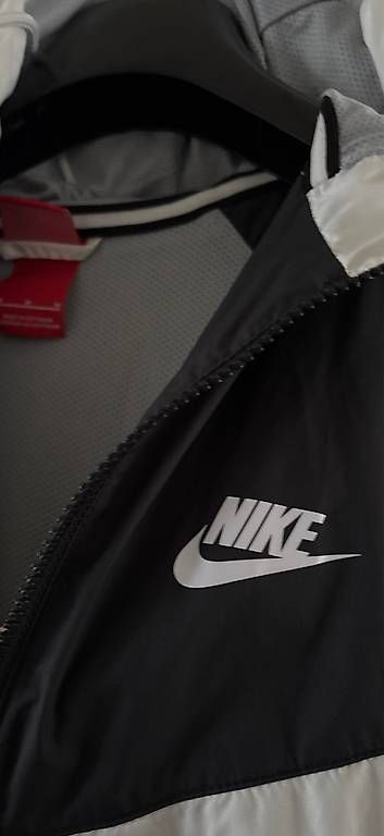 Nike Giacche: Regenjacke Nike – Usato da Zürich venduto da SEri_5H 1