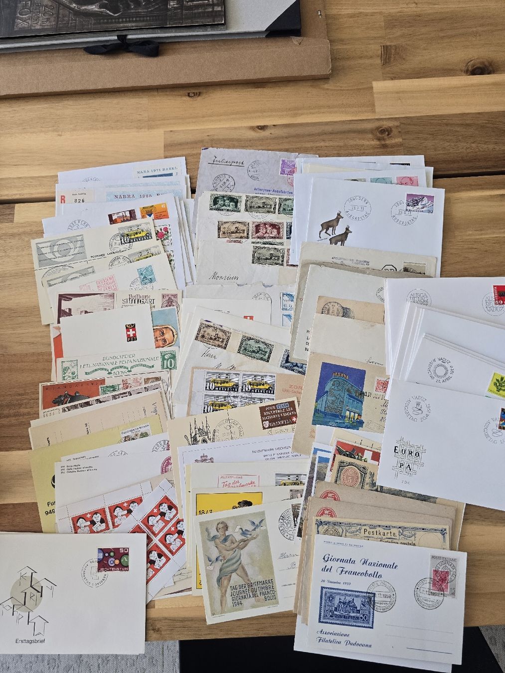 Tous les timbres: Briefmarkenkonvolut – D'occasion à Zürich par Rinatin