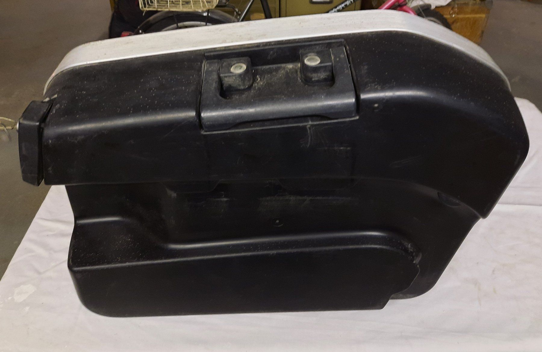 Tutti i ricambio per moto: Motorradkoffer Krauser ca. 1980 Zeit – Usato da Muri AG venduto da rogana 1