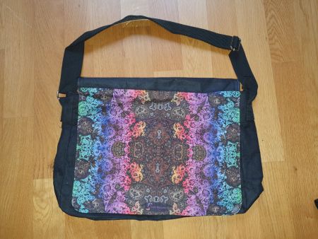 Originelle Schultertasche / Umhängetasche von Falki Design