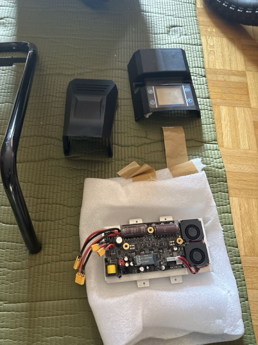 Autre: Elektro einrad Motherboard, Display, Reifen, Gehäuse – D'occasion à Effretikon par CH1862 1