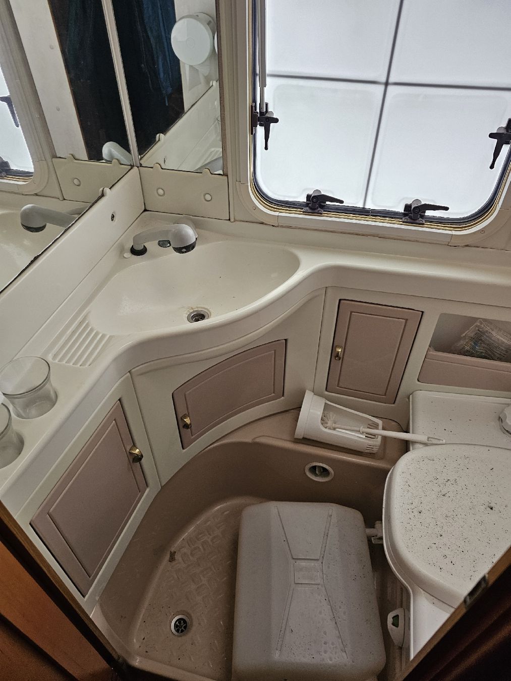 Tabbert Camping Fahrzeuge: Wohnwagen TABBERT Baronesse 680 – Defekt aus Münchenstein von  7