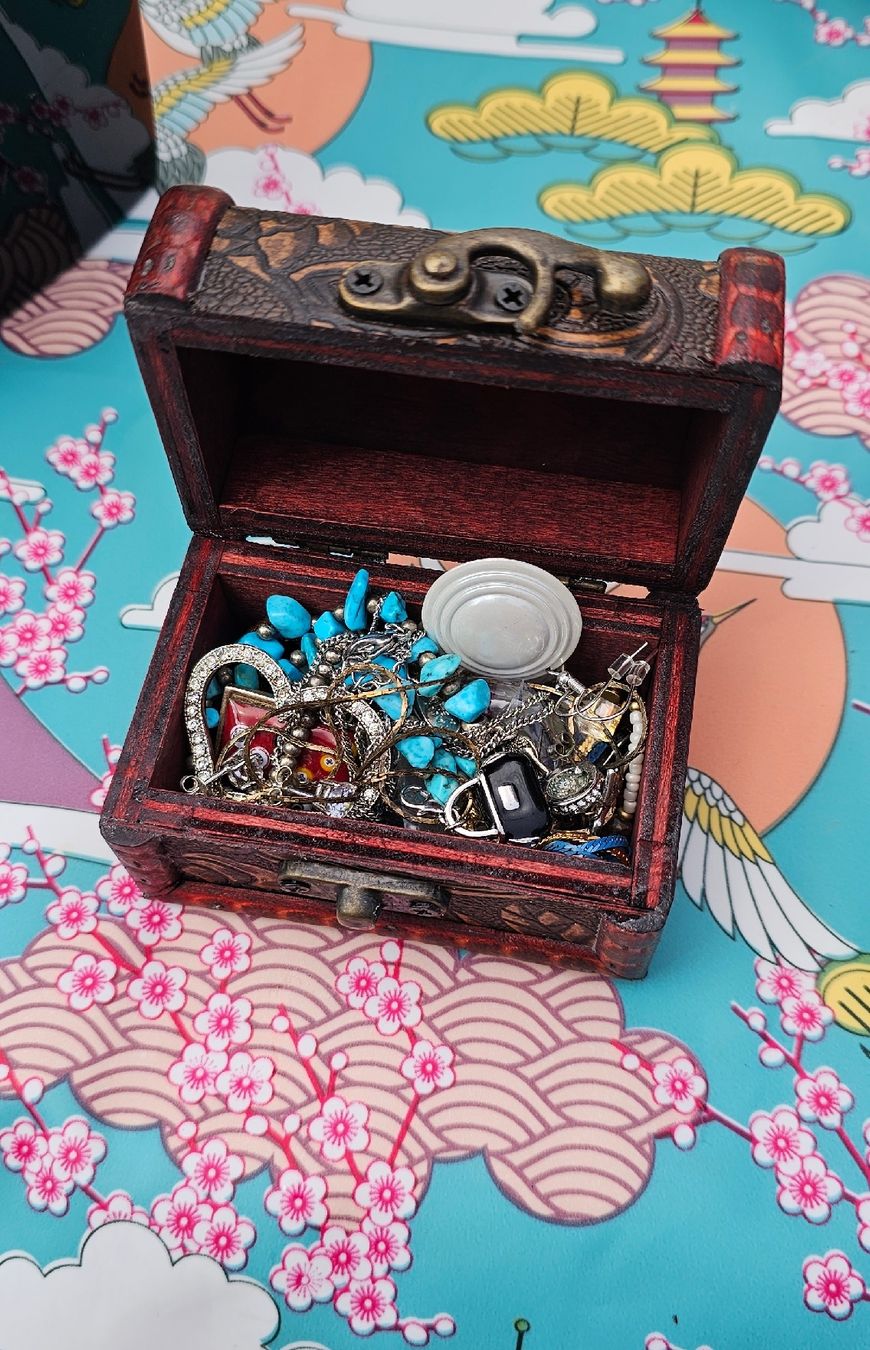 Altri gioielli: Schmuck Lot mit Kiste – Usato da Ostermundigen venduto da Secundo_Hand