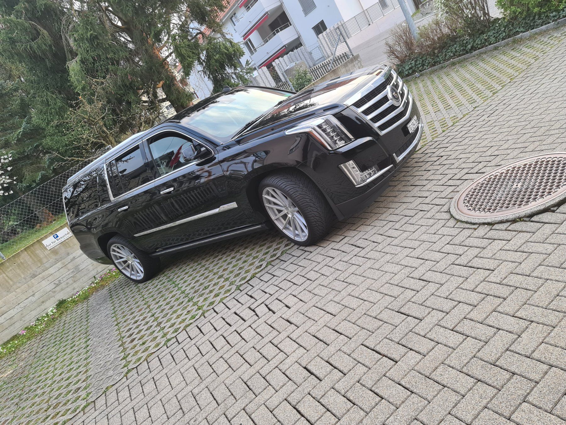 Cadillac Automobili: Cadilac Escalade 6.2 Platium – Usato da Wängi venduto da fremdi