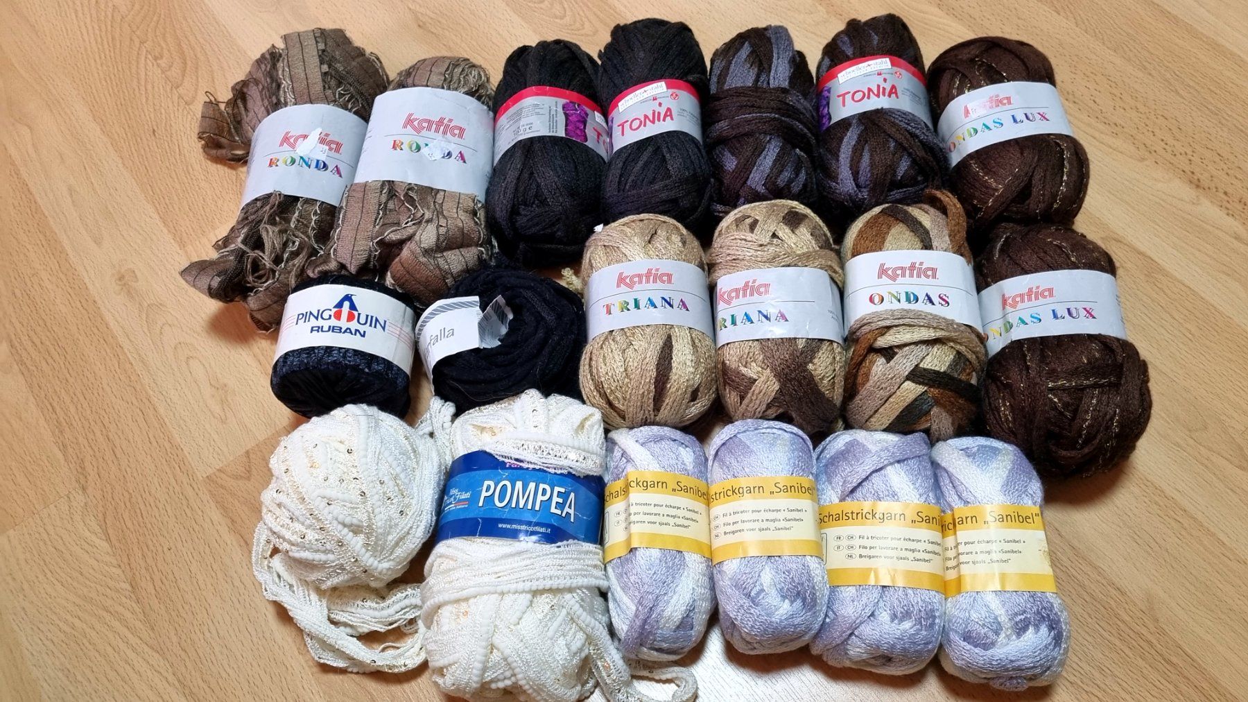 Wolle: 19 Knäuel Strickgarn / Schalstrickgarn – Neu (gemäss Beschreibung) aus Effretikon von lenalisa63