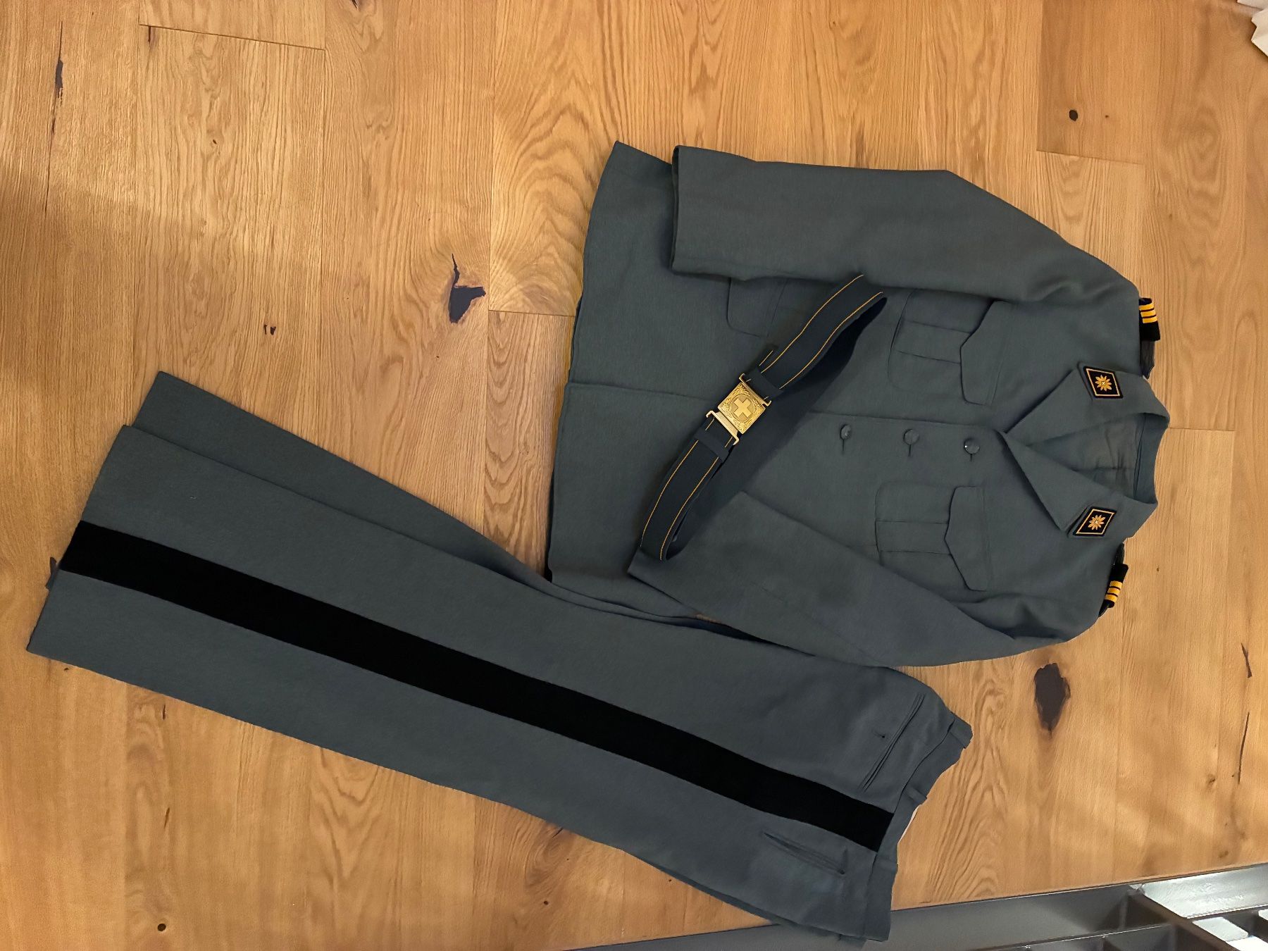 Schweizer Armee Uniformi: Uniform Oberst im Generalstab – Usato da Oberiberg venduto da stab