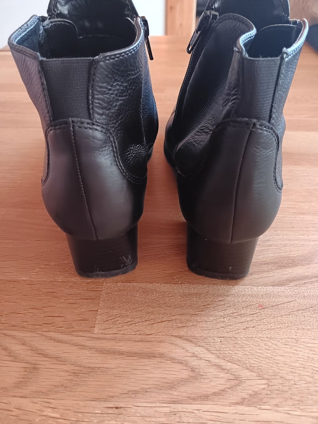 Damenschuhe: Damen stiefel aus echtem leder 37.5 – Gebraucht aus Mörel von MJoaoCosta