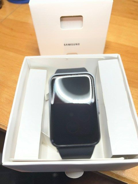 Montres: Montre Samsung Fit3 – Neuf avec emballage d'origine à Thierrens par solrac02 1