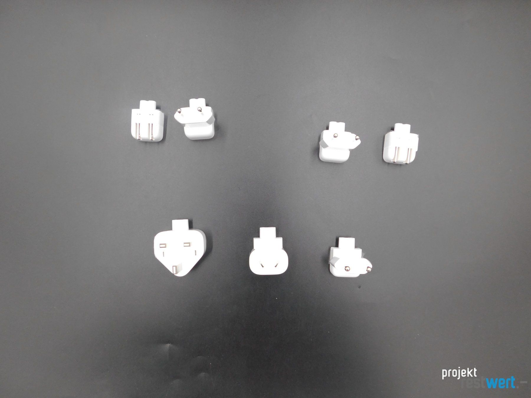 Apple Unità & Adattatore: World Travel Adapter Kit von APPLE – Nuovo (secondo la descrizione) da Bülach venduto da restwert_buelach 2