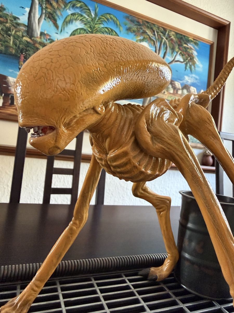 Sculture & Statue: Figurine Alien 3 dog bambi – Nuovo (secondo la descrizione) da le locle venduto da caryl 2