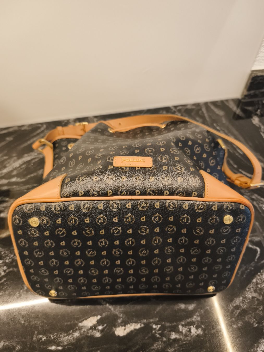 Borse da donna: Pollini Heritage Logo Classic Bucket Bag – Usato da Riedholz venduto da Shime1981 2