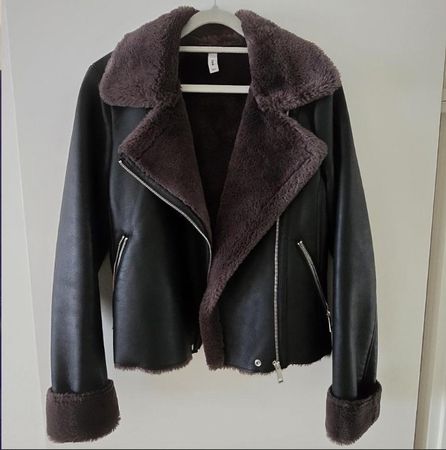 Kunstlederjacke mit faux fur von Mango, Grösse S