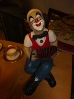Clown Figur mit Handorgel Handarbeit