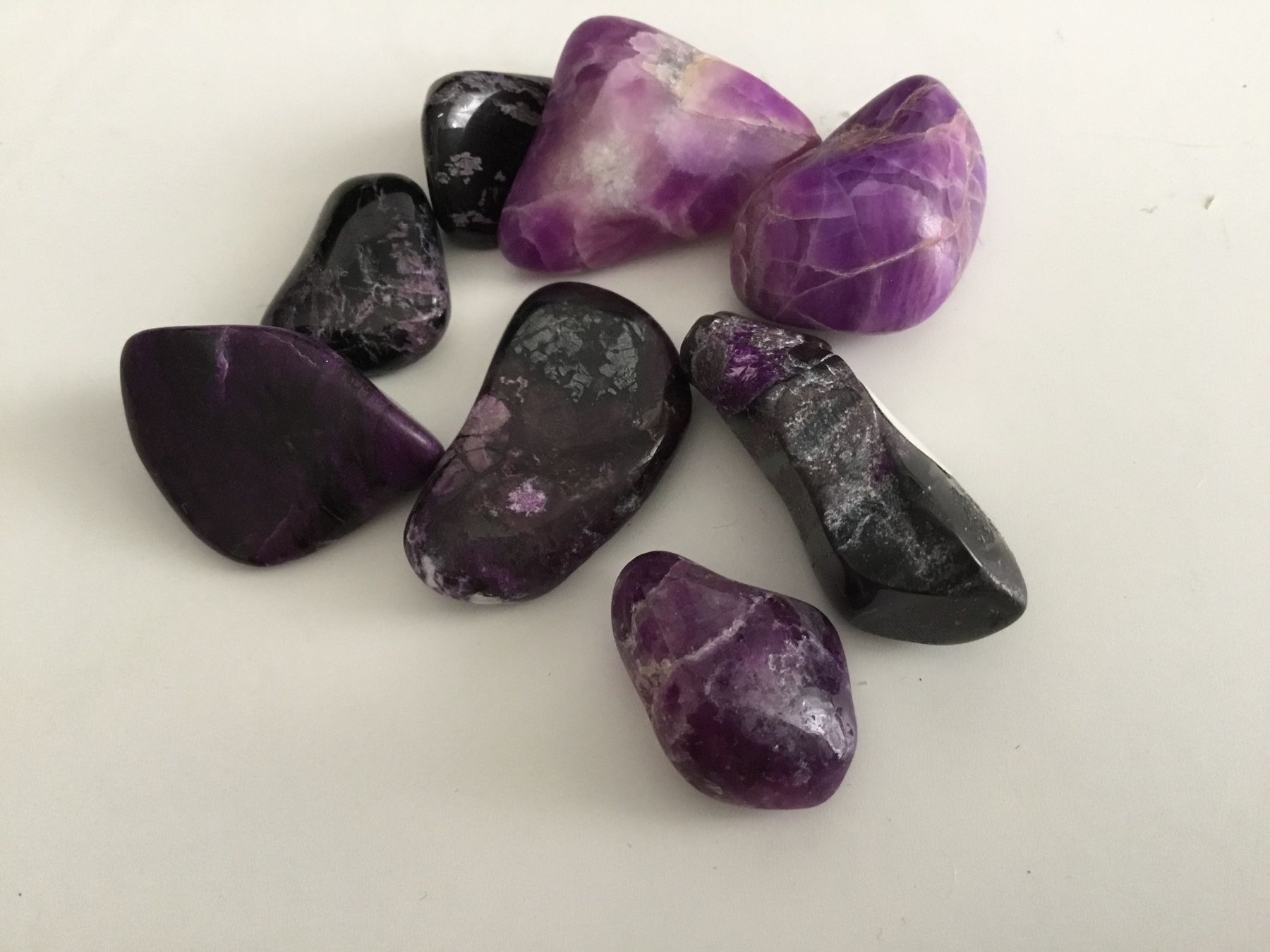 Minerali & Pietre curative: Lot  8 Heilsteine Sugilith – Nuovo e nell'imballaggio originale da Doppleschwand venduto da Fortuna5859