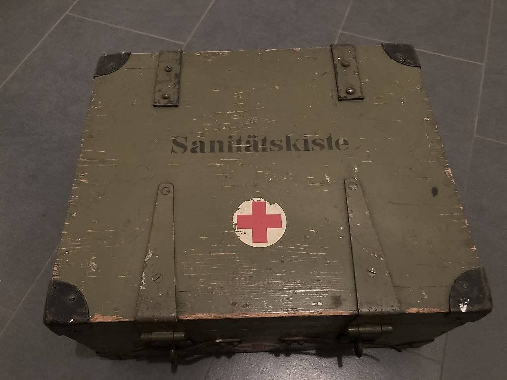 Attrezzatura & Pezzi di ricambio: Alte Sanitätskiste – Usato da Abtwil AG venduto da Gremlin_gizmo 2