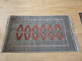 Orientalischer Teppich im Bukhara-/Turkmenen-Stil