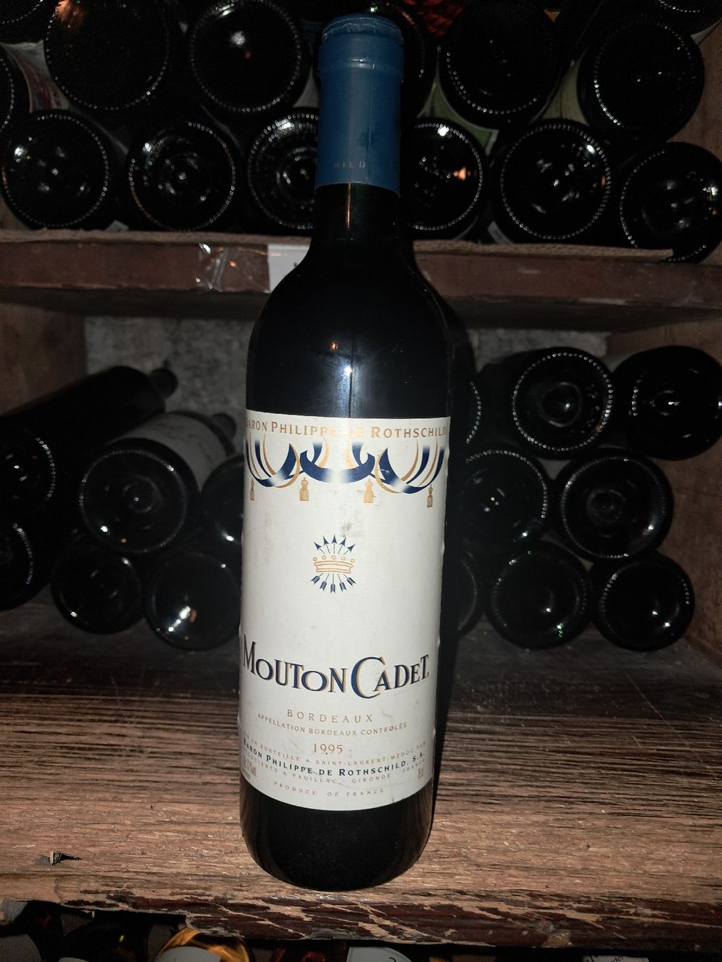 Vino: Mouton Cadet Bordeaux Rouge 1995 – Nuovo e nell'imballaggio originale da Le locle venduto da juliensaran