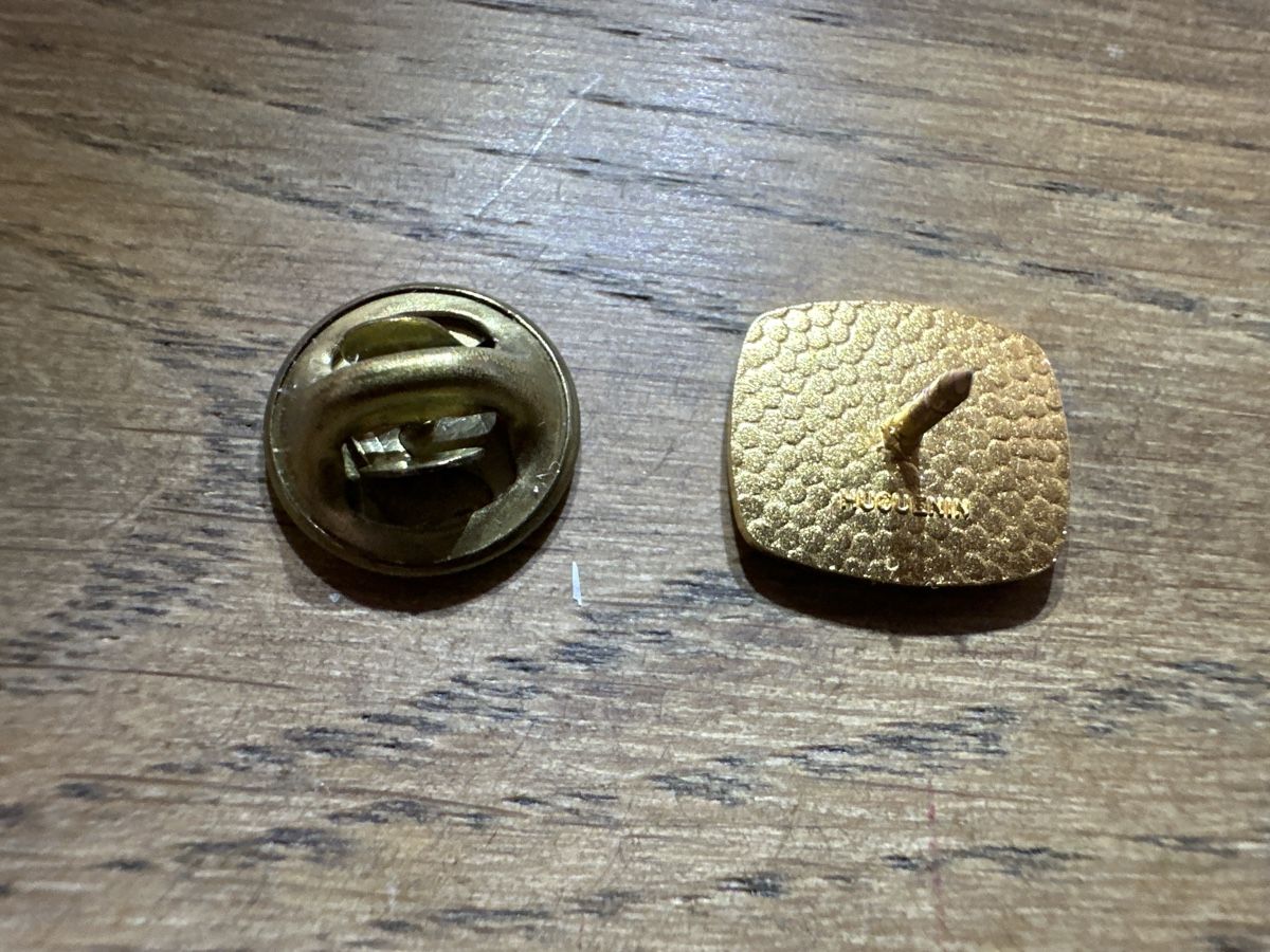 Fifa Placchette & Badge: FIFA Pin Huguenin – Usato da Frauenfeld venduto da Jose_luis 1