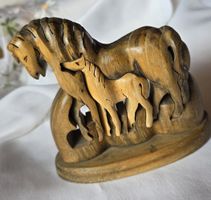Handgeschnitz Pferdestute und Fohlen Holzskutur