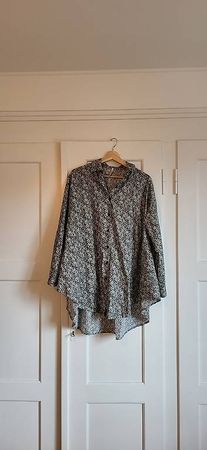 Blumen Bluse, Grösse L - wie neu