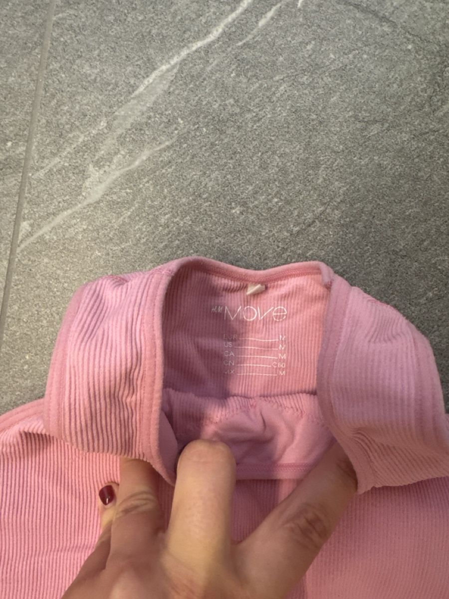 H&M Tops: Top size M – Gebraucht aus Porza von kaj_d5q7 1