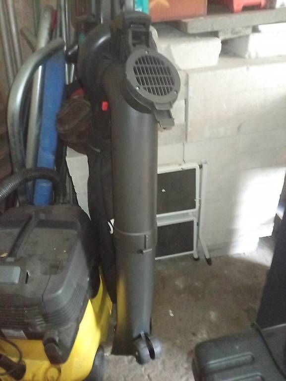 Soffiatori & Aspiratori per foglie: Souffleuse aspirateur à batterie  – Usato da La Chaux-de-Fonds venduto da Danouch