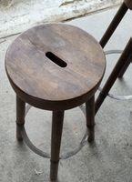 Charmanter Vintage-Barhocker mit Gebrauchsspuren - Massiv