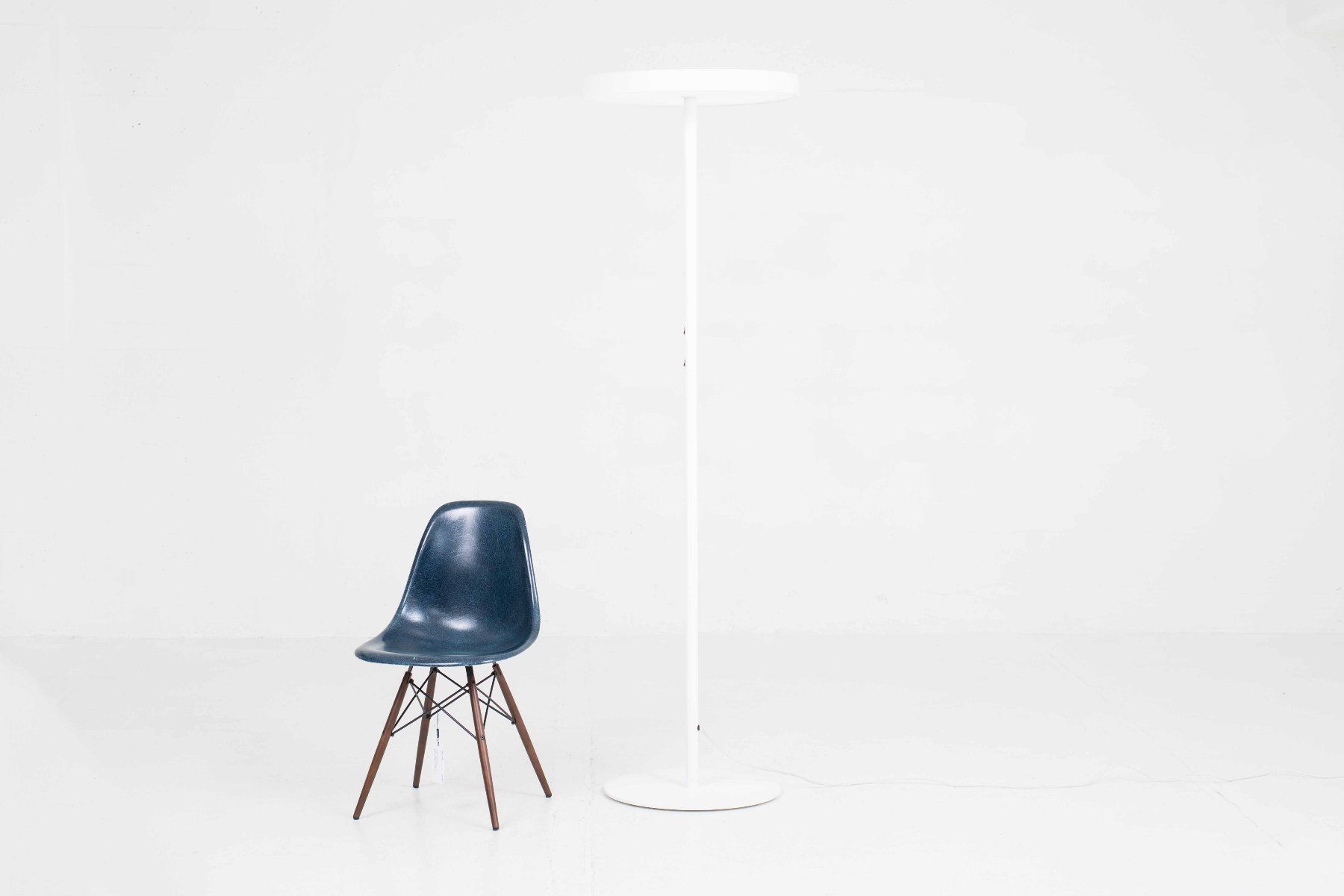 Lampade: Kandem Stehleuchte MP-R ws LED in Weiss – Usato da Zürich venduto da STUZH38 1