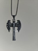 collier hache double tranchant