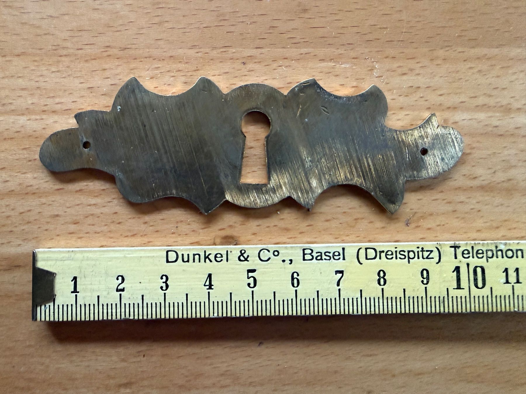 Eisenwaren: Schlossschild aus Messing – Gebraucht aus Amden von vipernatter 1
