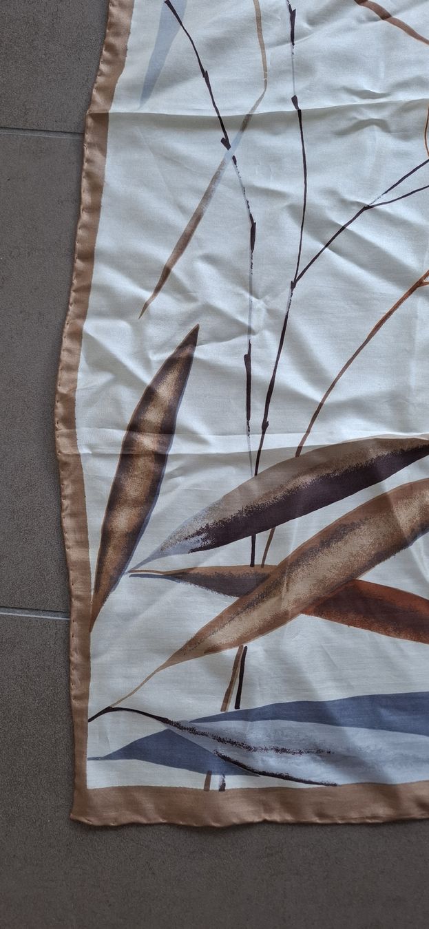 Foulard & Sciarpe: Seidentuch floral Muster braun beige  – Usato da Mellingen venduto da lathei 1
