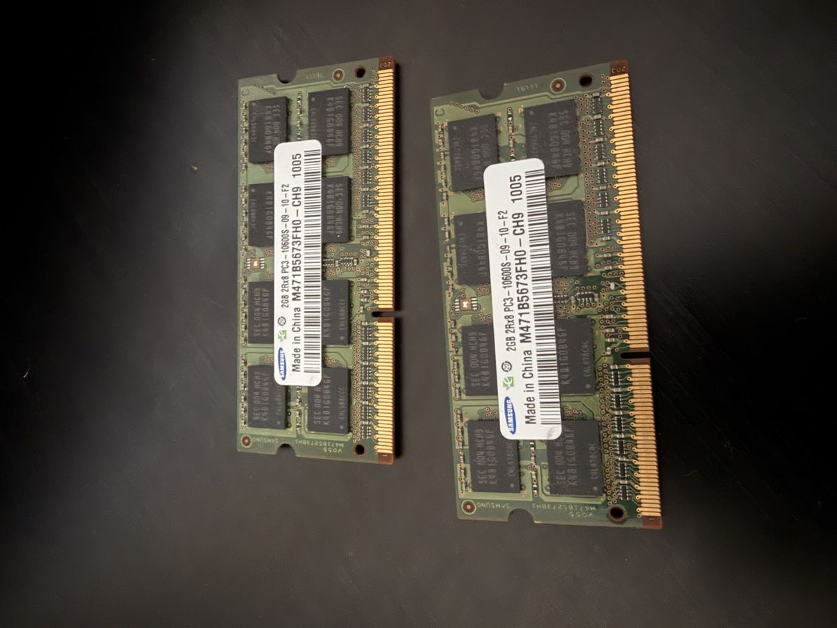 Samsung Memoria / RAM: 2x 2GB Samsung laptop DDR3 ram – Usato da Zürich venduto da yux_zt7p 1