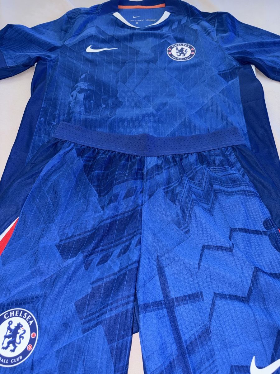 Nike Lotti di vestiti: Chelsea Authentic Trikot + Shorts / size M – Usato da Urdorf venduto da YannisW. 1