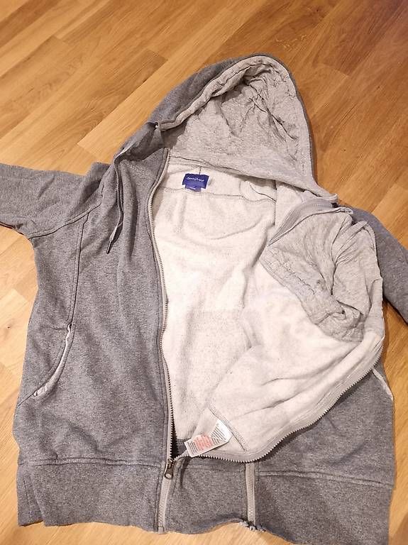 Pullover & Sweatshirts: Tragehoodie M – Gebraucht aus Walkringen von marielle.gehrig 2